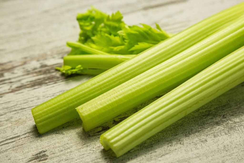 Celery sticks for dogs – crunchy snack that freshens breath
